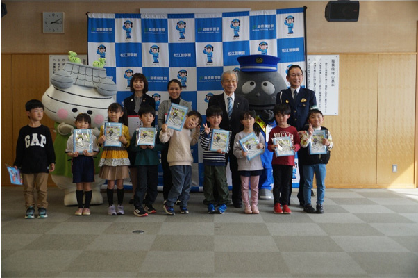 新入学（園）児童へ交通安全啓発品の贈呈4