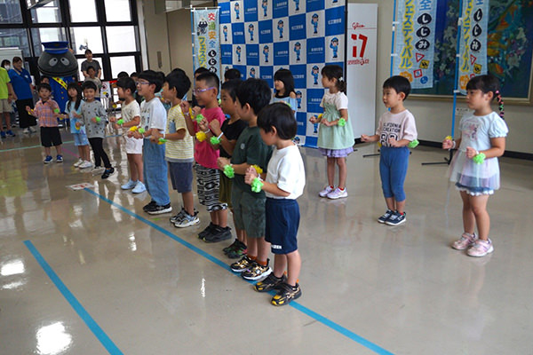 揖屋幼保園園児のパフォーマンス